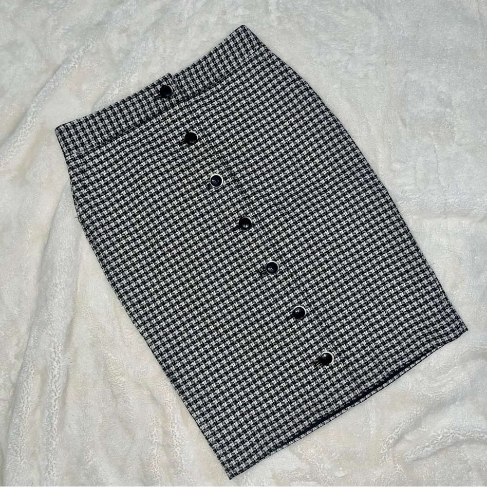 Semantiks Black and White Knee-length Pencil Skirt